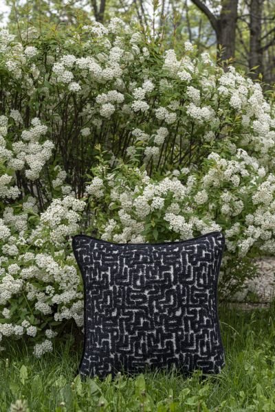 Sembol Dokulu Dekoratif Yastık Kılıfı